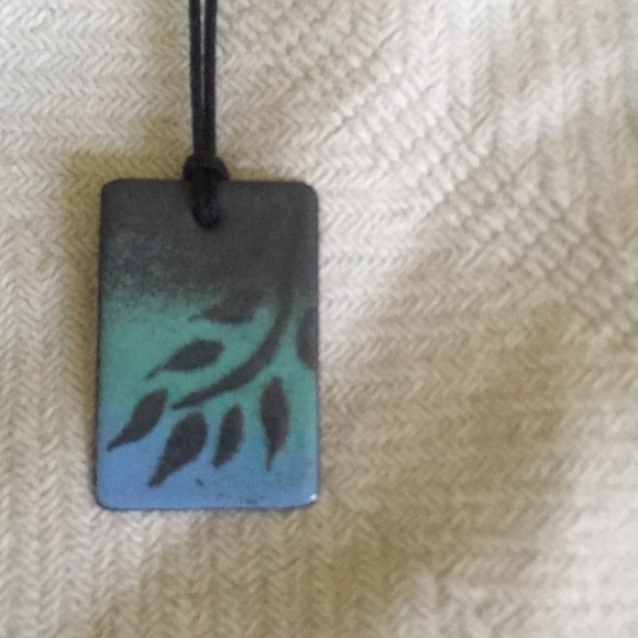 String necklace - Picture 2 of 3